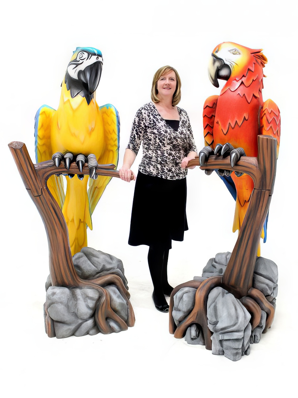 AML121_SN1919_Giant_Parrot_Redand_amp_Blue_Yellow_event_prop_hire_0056_DD901_optimised.jpg