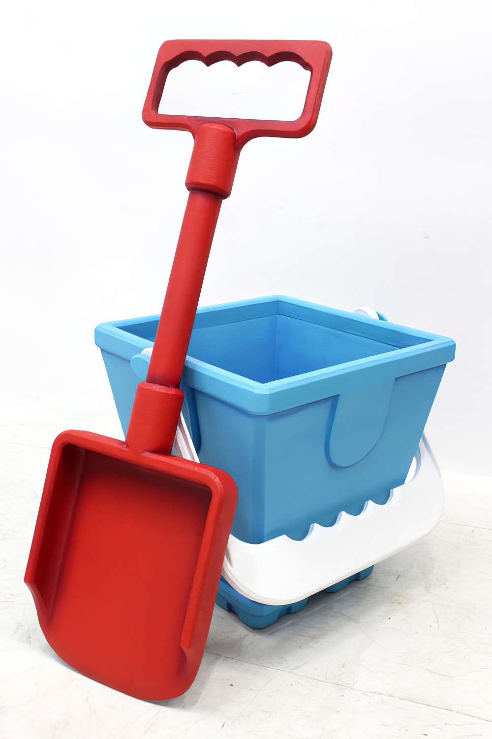 ATS96_Giant_Bucketand_amp_Spade_event_prop_hire_0028_DD034_copy.jpg