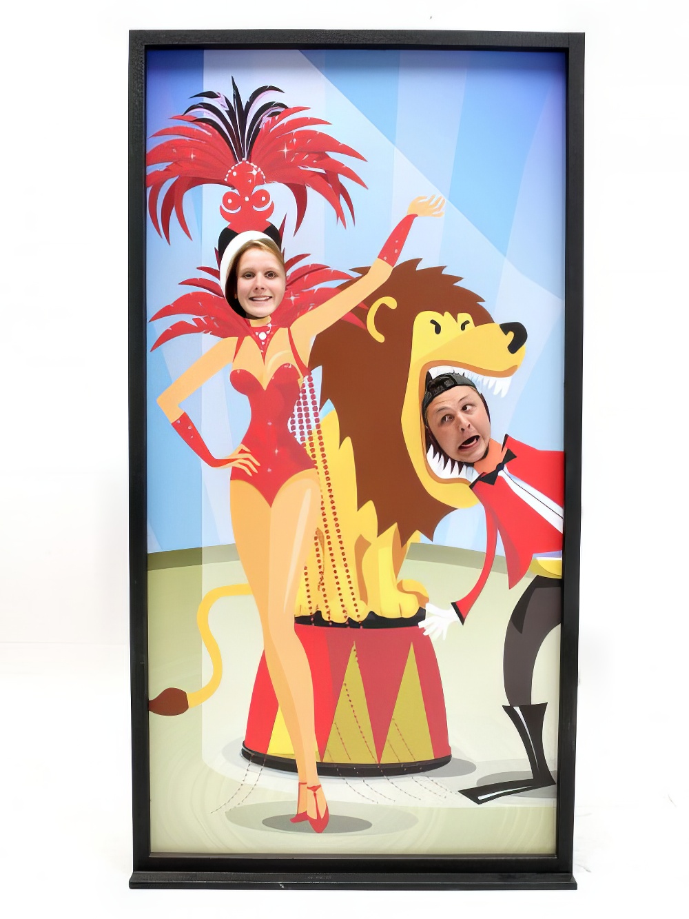 CIR42_Circus_Peep_Thru_Lion_event_prop_hire_0015IMG_6485_copy_optimised.jpg