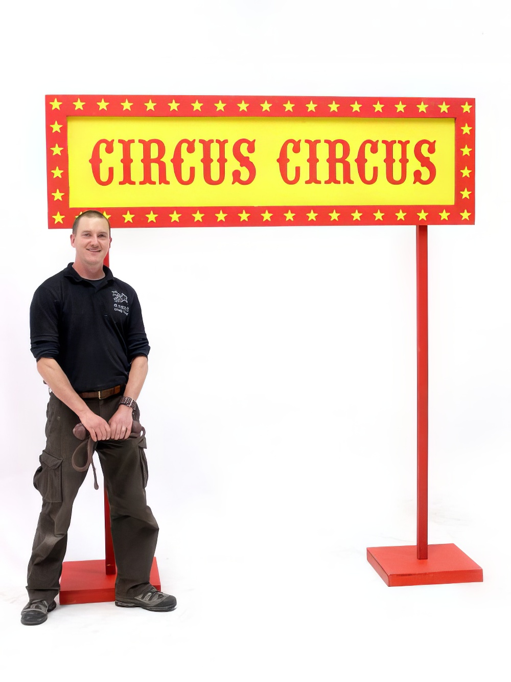 CIR68_red_and_yellow_circus_sign_with_star_detail_event_prop_hire.jpg