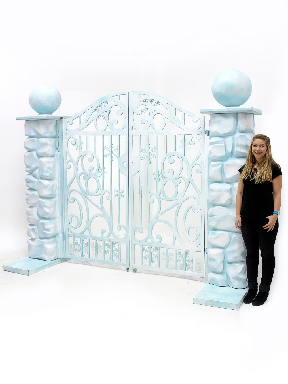 ENT48W_Winter_blue_icy_snow_gates_with_snowflake_detailing_2_event_prop_hire_optimised.jpg