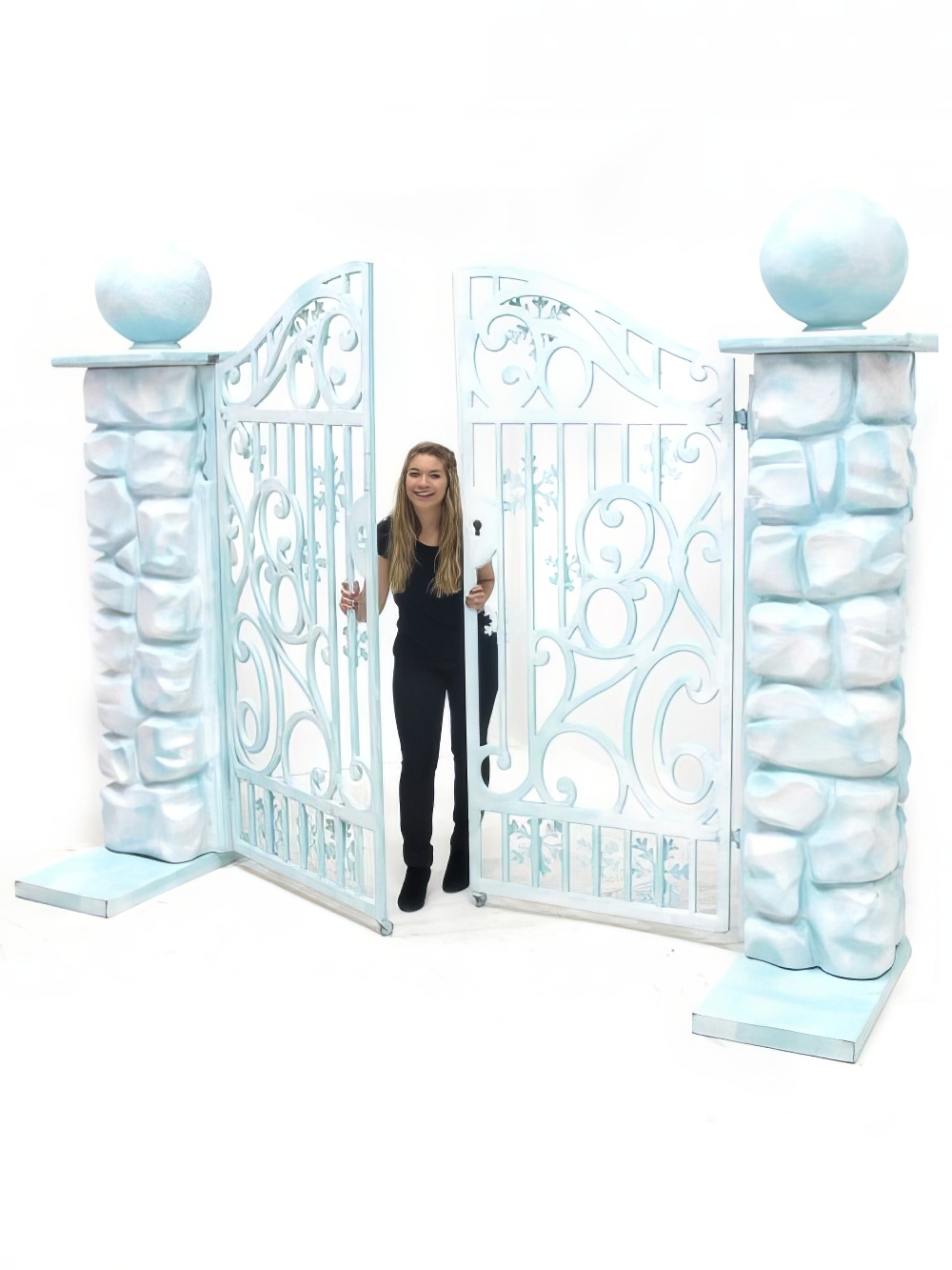 ENT48W_Winter_blue_icy_snow_gates_with_snowflake_detailing_3_event_prop_hire_optimised.jpg