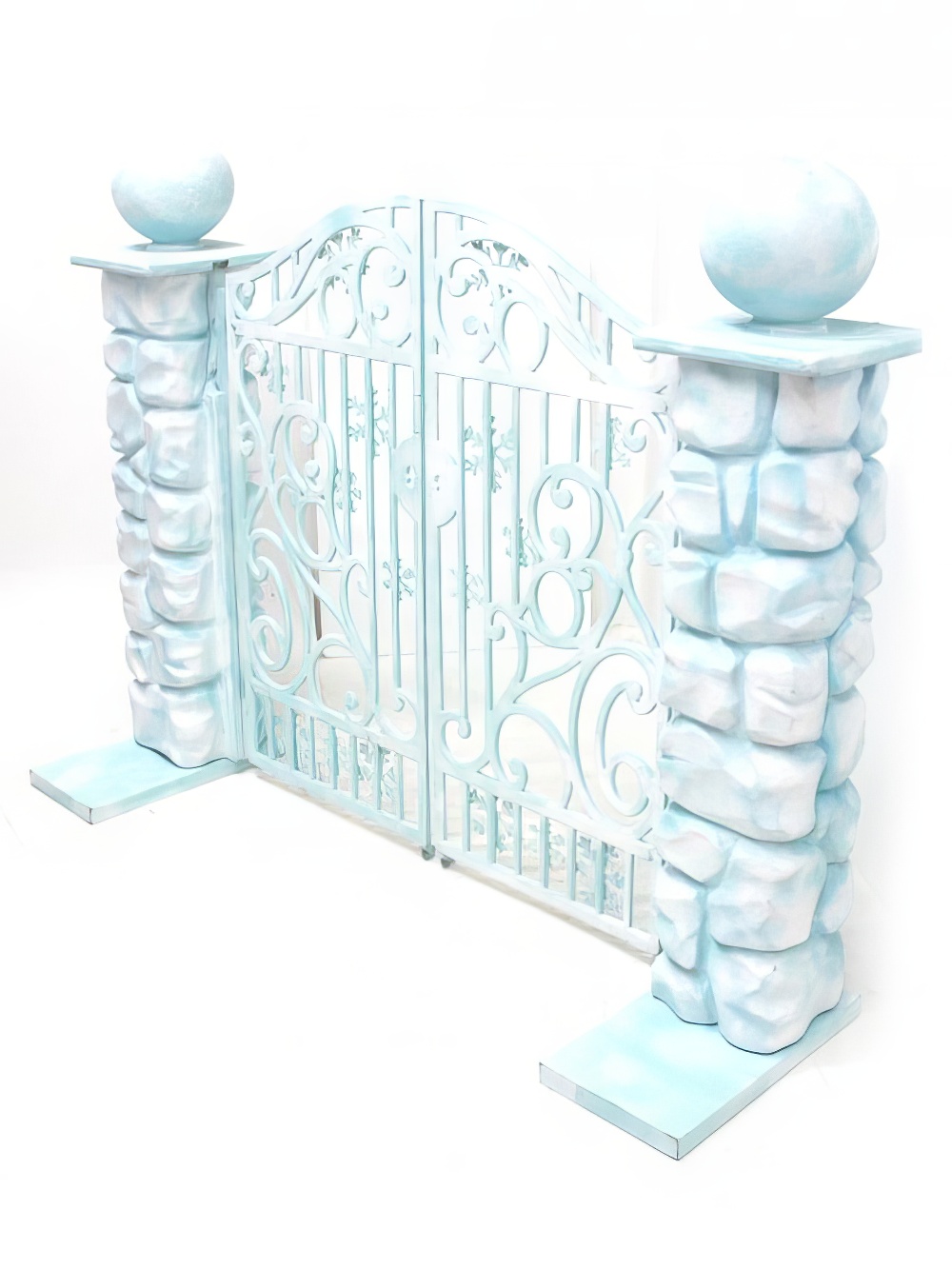 ENT48W_Winter_blue_icy_snow_gates_with_snowflake_detailing_4_event_prop_hire_optimised.jpg