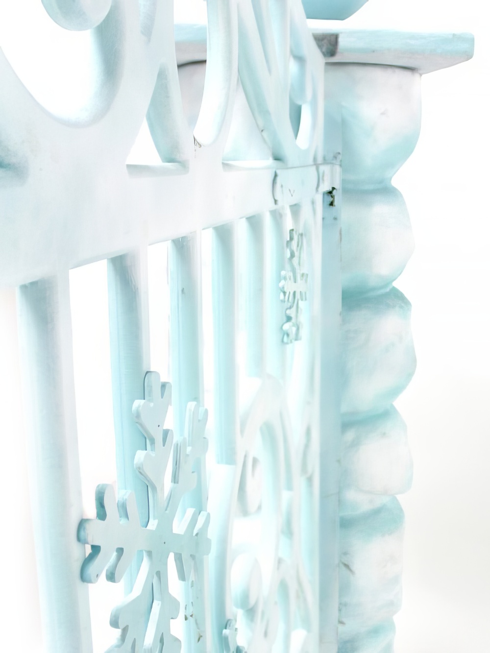 ENT48W_Winter_blue_icy_snow_gates_with_snowflake_detailing_6_event_prop_hire_optimised.jpg