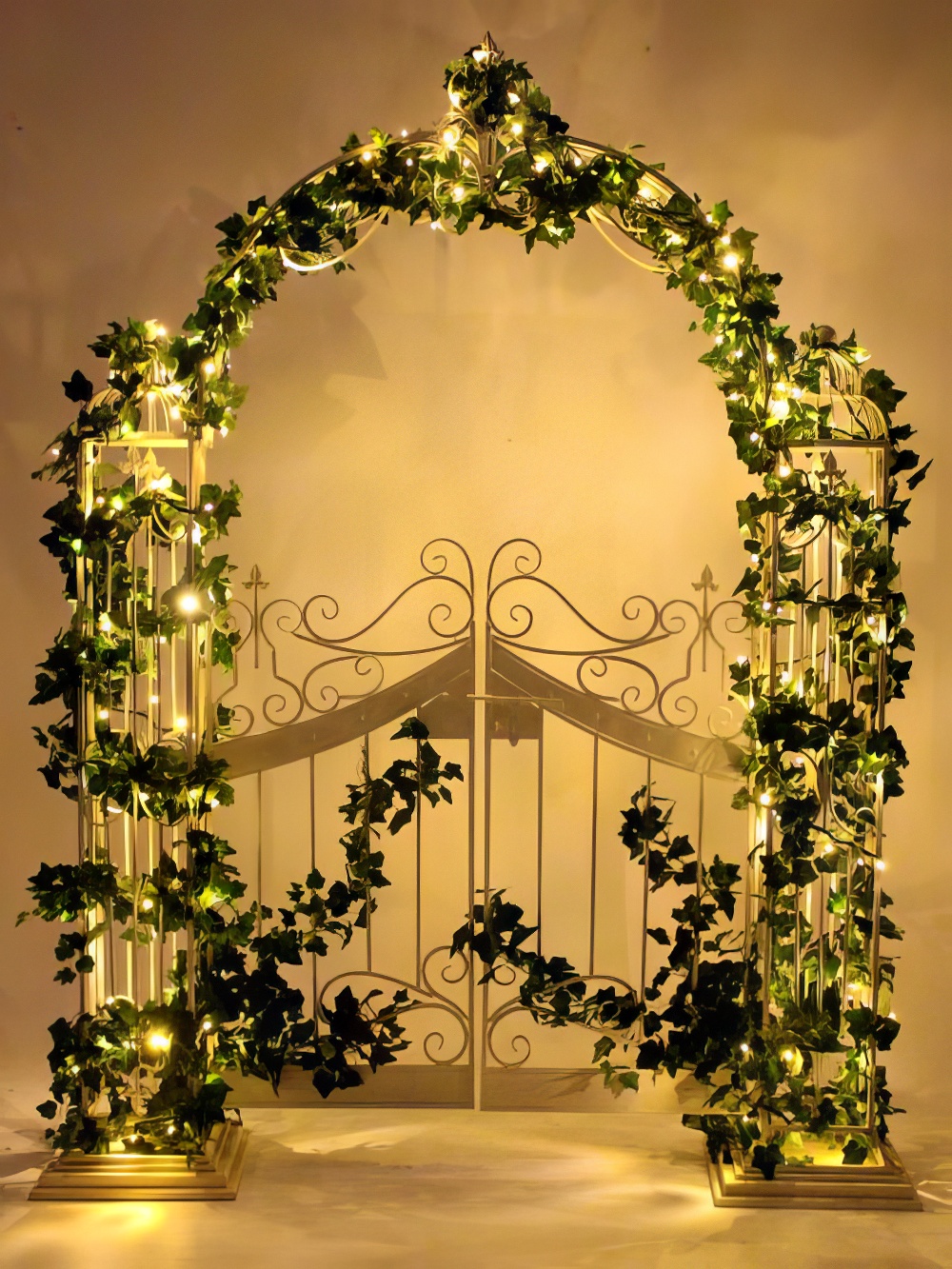 ENT83_Vintage_Arch_with_gates_event_prop_hire_0009IMG_0033_copy_optimised.jpg