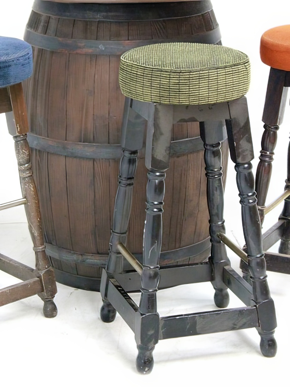 FUR298_replica_oak_barrel_poseur_table_with_stools_event_prop_hire_2_optimised_optimised.jpg