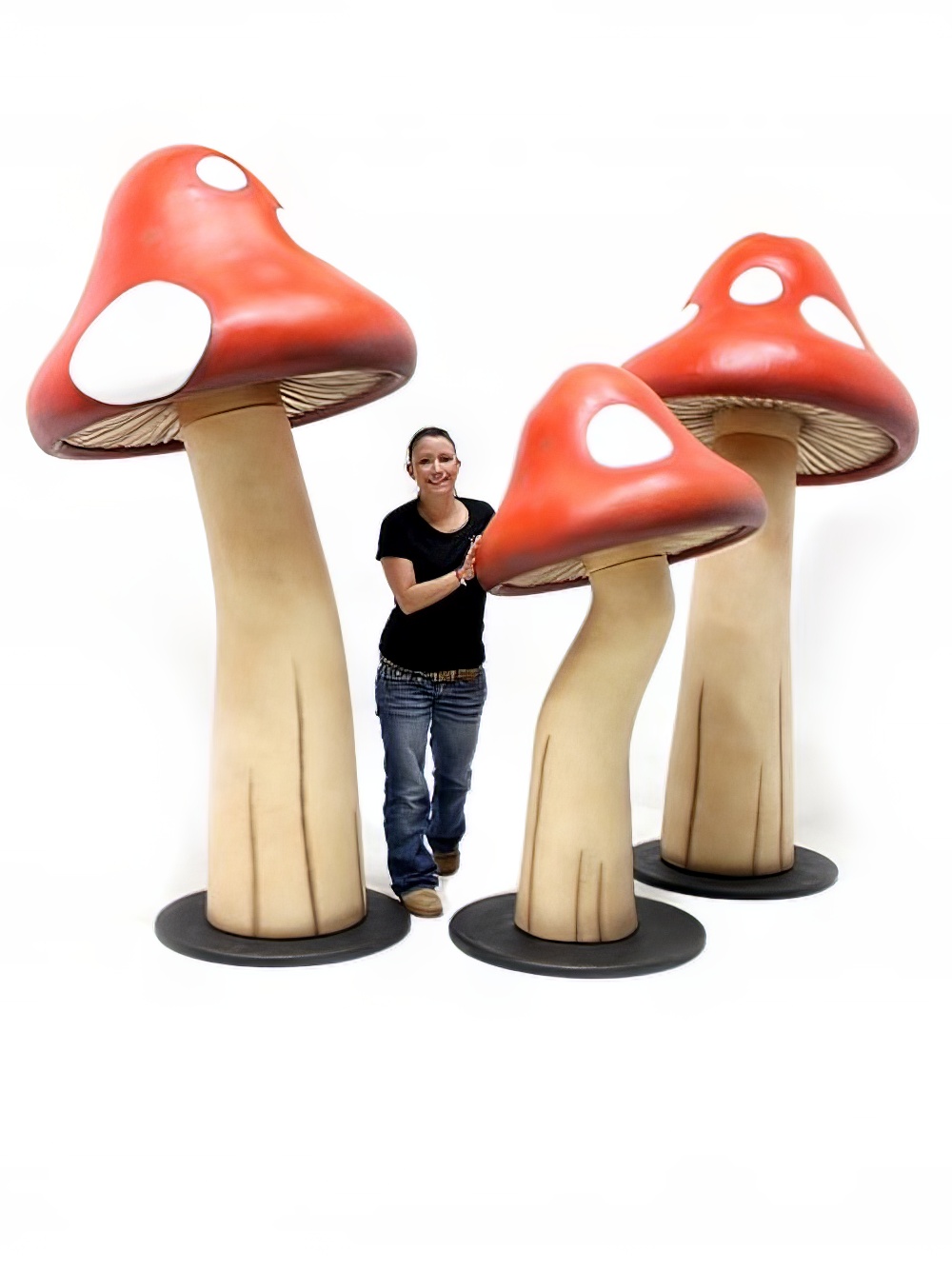 Giant_and_medium_toadstool_red_with_white_spot_mushroom_montage.jpg