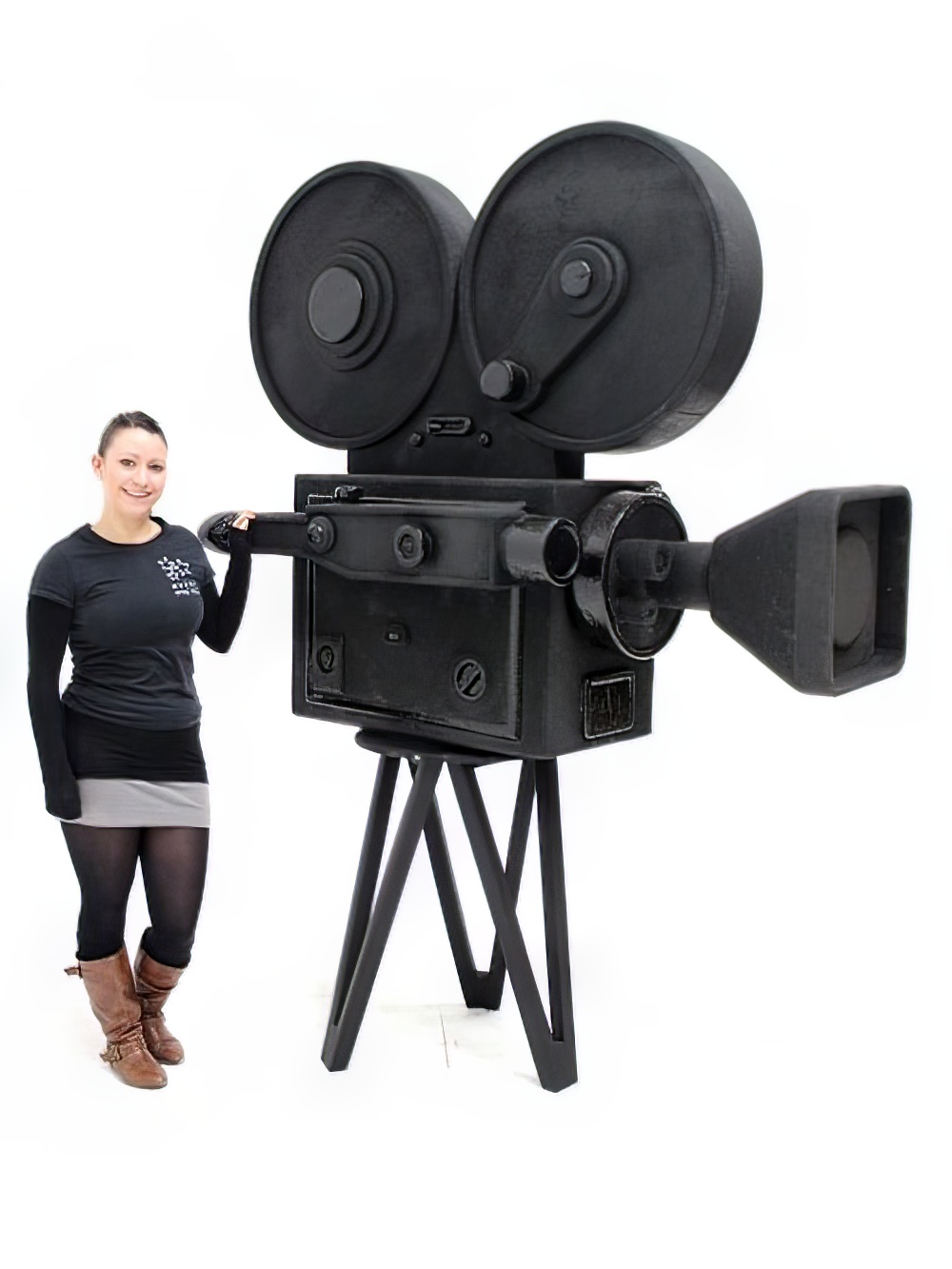 HLY02_Giant_Hollywood_vintage_movie_film_camera2_event_prop_hire_.jpg