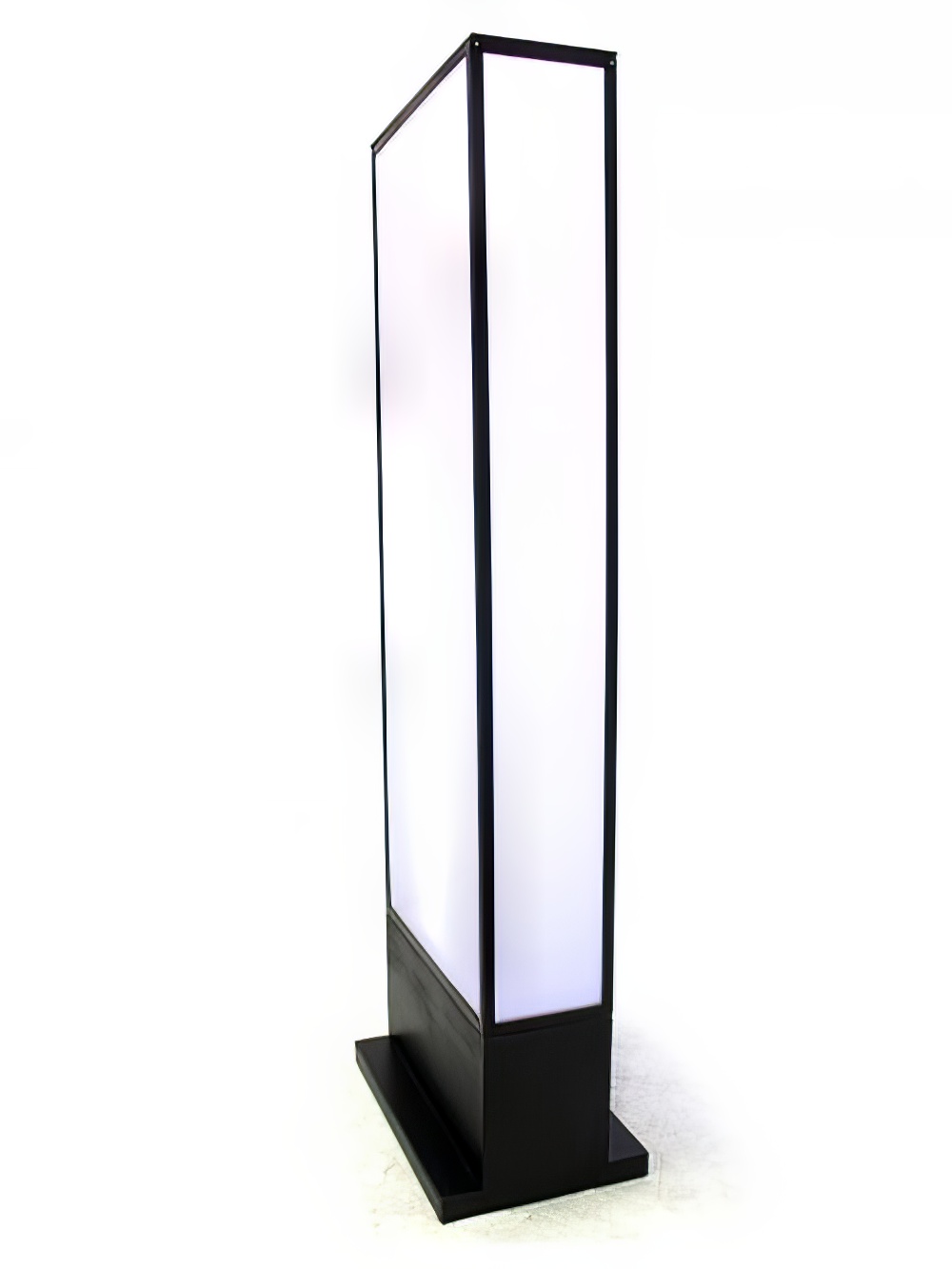 LE32_Obelisk_Light_Box_event_prop_hire_0026SW_312_copy_optimised.jpg