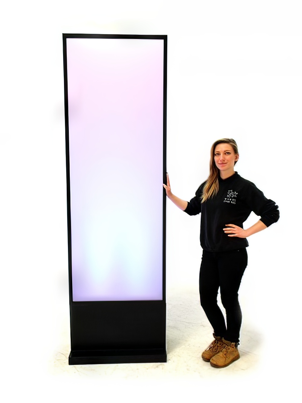 LE32_Obelisk_Light_Box_event_prop_hire_0027SW_313_copy_optimised.jpg