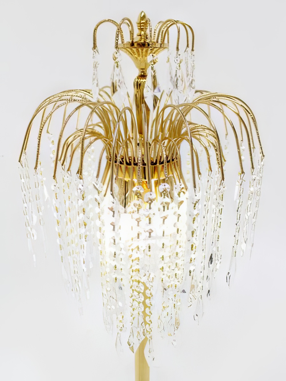LE78_floorstanding_chandelier_2_event_prop_hire_event_prop_hireoptimised.jpg