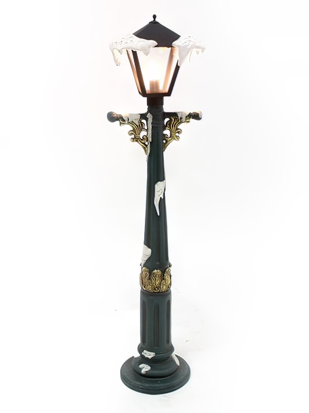 LE80_small_lampost_with_snow_detailing_2_event_prop_hire_optimised.jpg