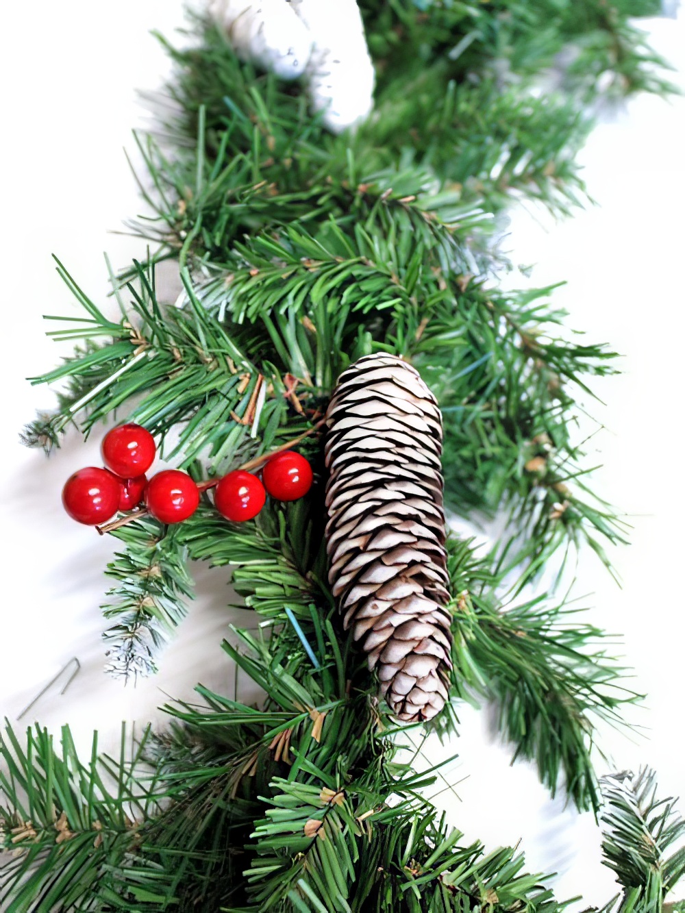 SCN211_Frosted_Berry_Christmas_Garland_event_prop_hire_0004IMG_7514_copy.jpg
