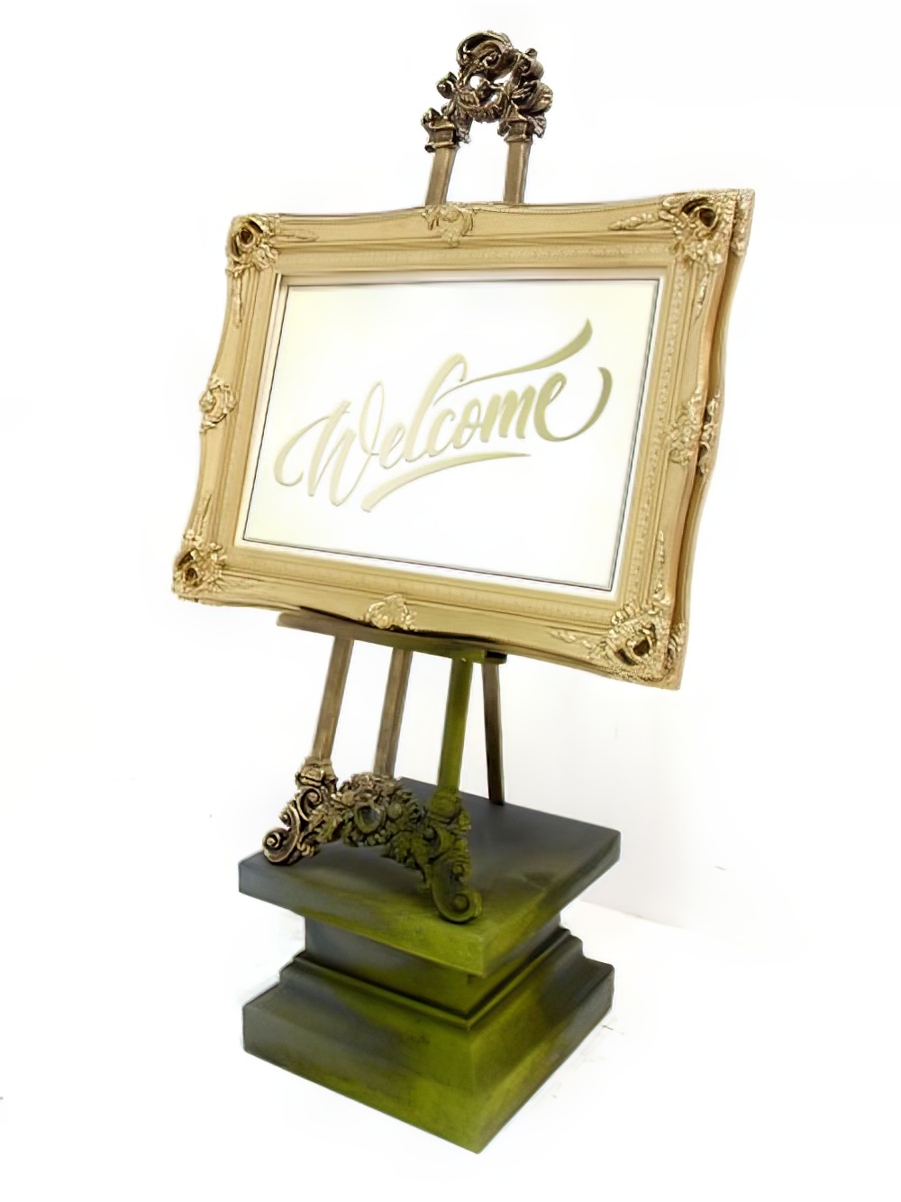 SCN217_Fairytale_Welcome_Sign_on_Plinthevent_prop_hire_DD_210_copy.jpg