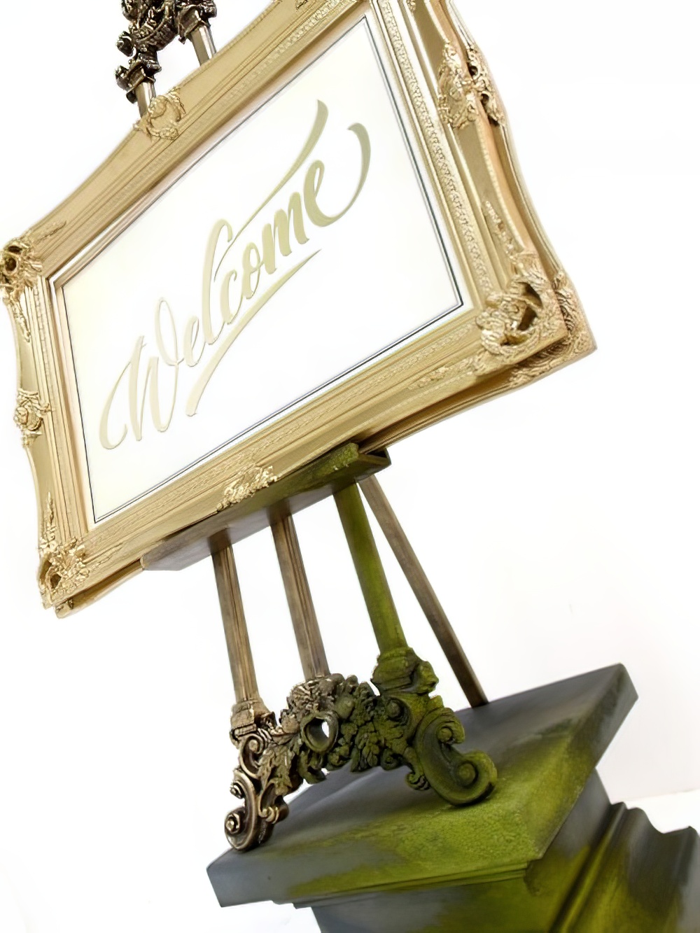 SCN217_Fairytale_Welcome_Sign_on_Plinthevent_prop_hire_DD_211_copy.jpg