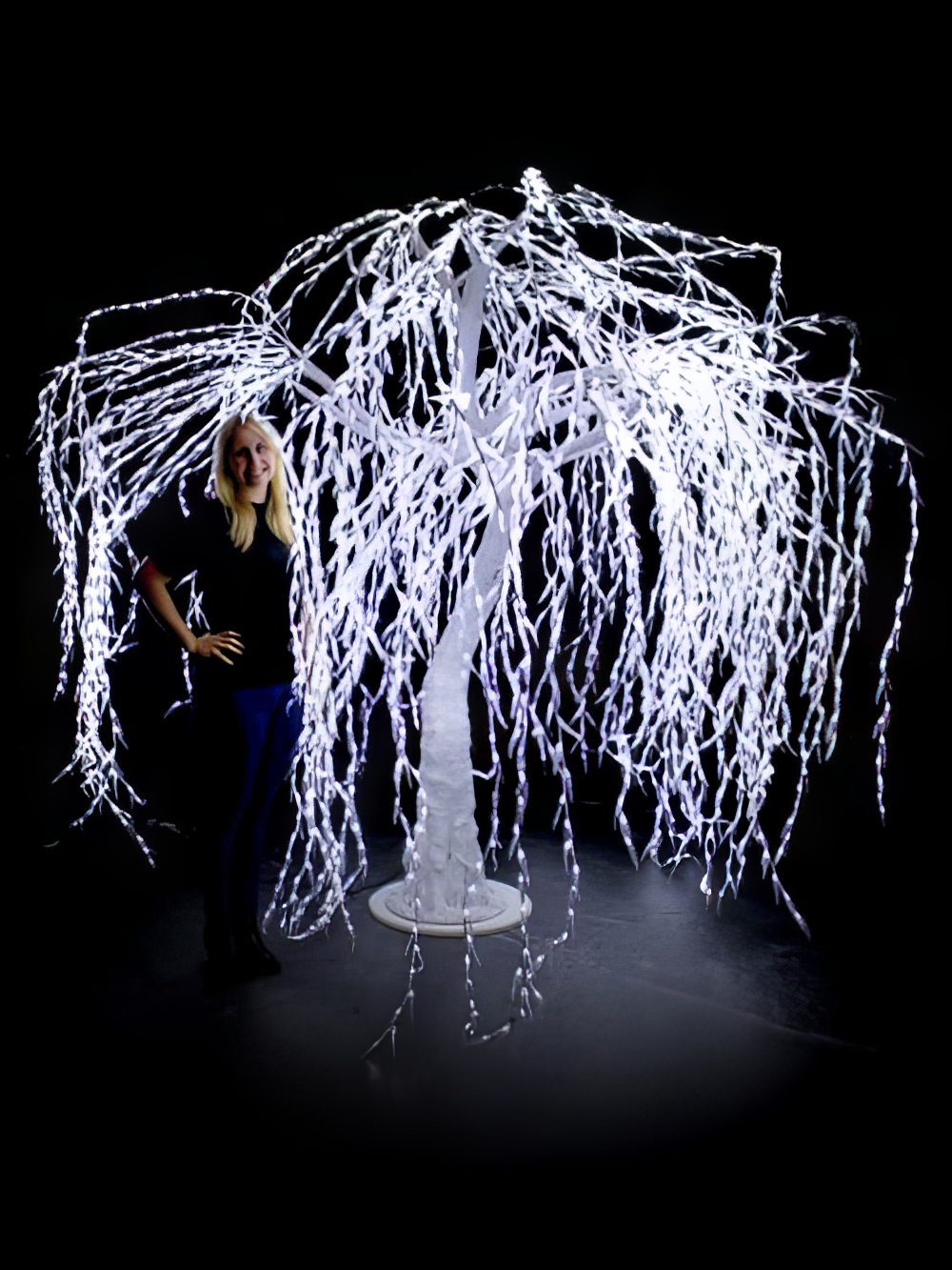 SCN223_Giant_LED_Willow_Tree_event_prop_hire_0029_DD269_high_res_optimised.jpg