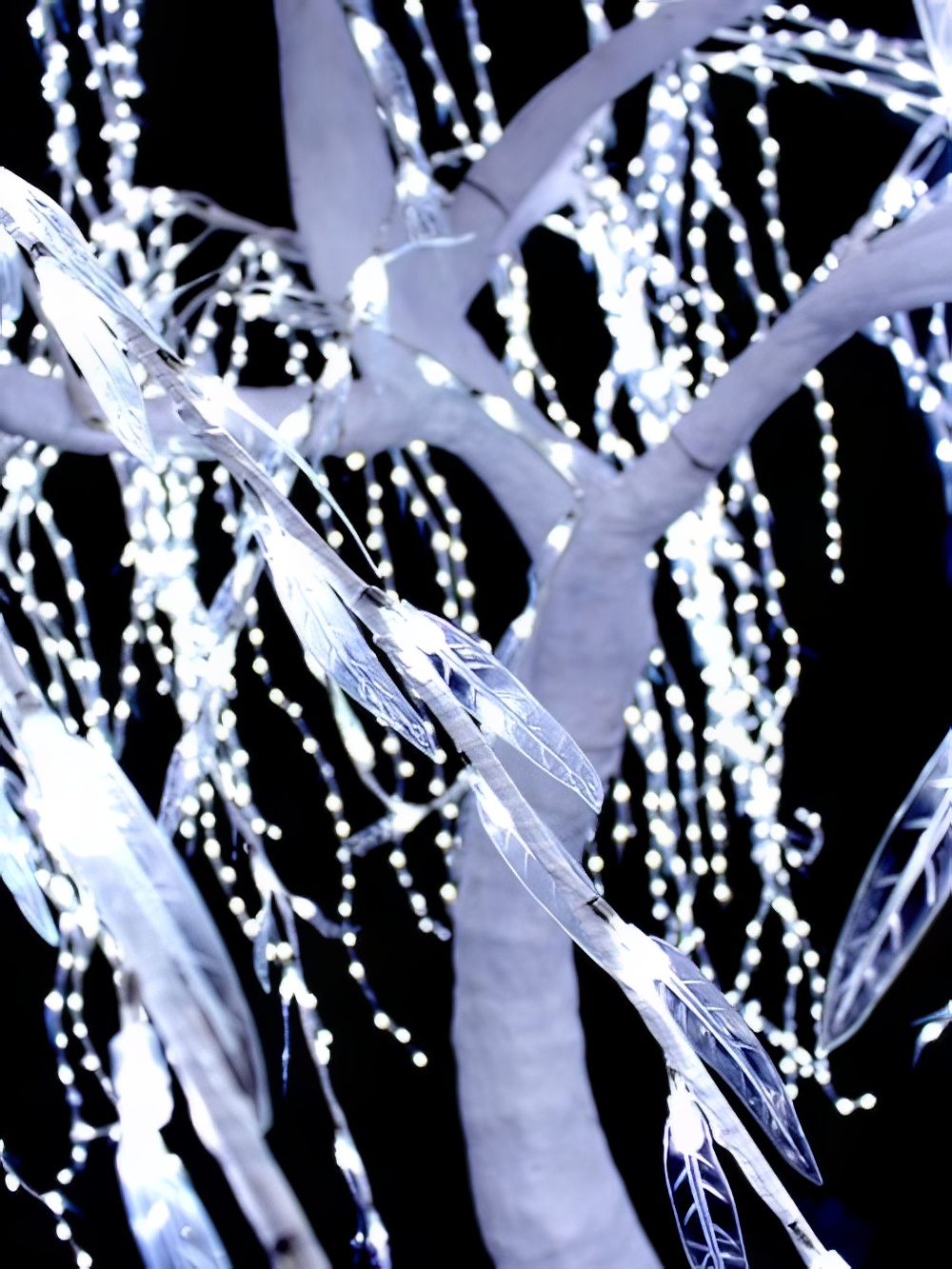 SCN223_Giant_LED_Willow_Tree_event_prop_hire_0031_DD271_high_res_optimised.jpg
