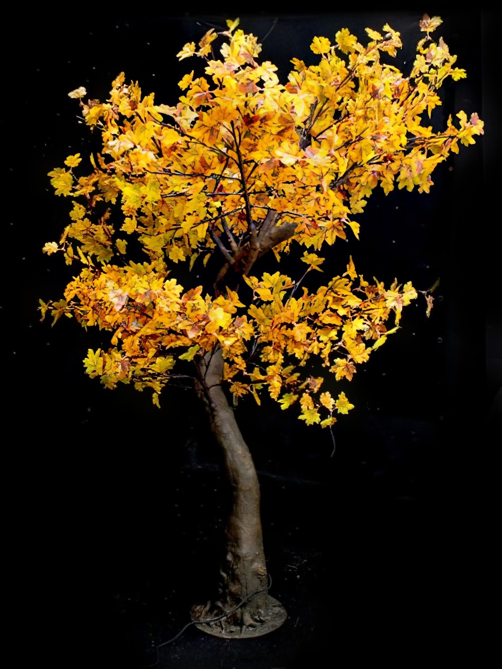 SCN225_Large_LED_Maple_Leaf_Tree_event_prop_hire_0003_DD422_optimised.jpg