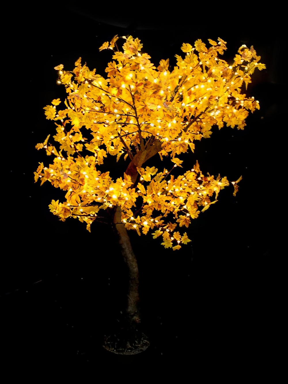 SCN225_Large_LED_Maple_Leaf_Tree_event_prop_hire_0006_DD425_optimised.jpg