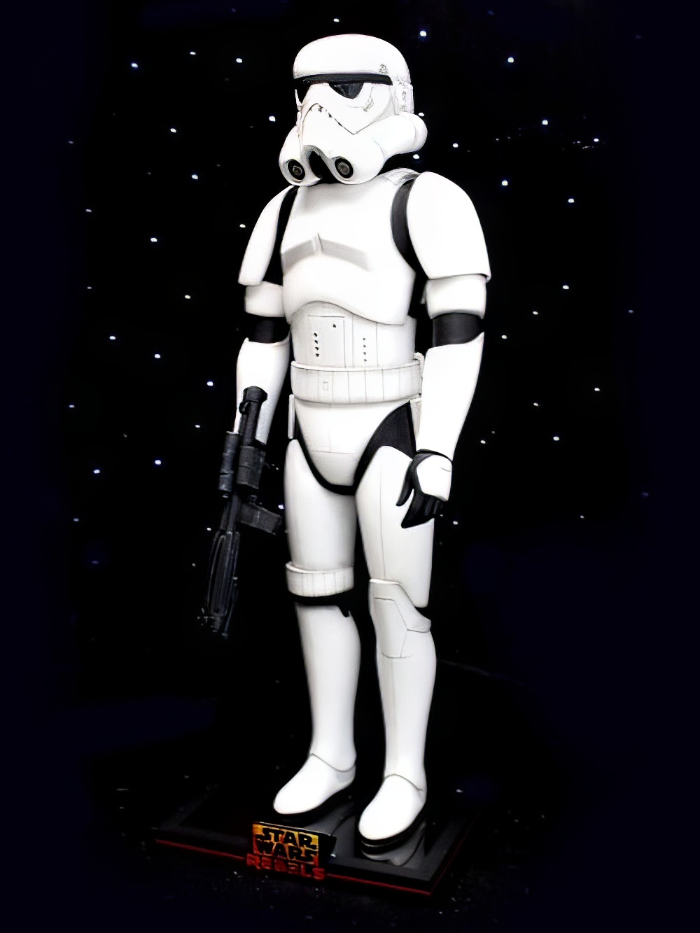 SN1416_Stormtrooper_3D_Figure_Gun_Lowered_event_prop_hire_0040_DD244_copy_optimised.jpg