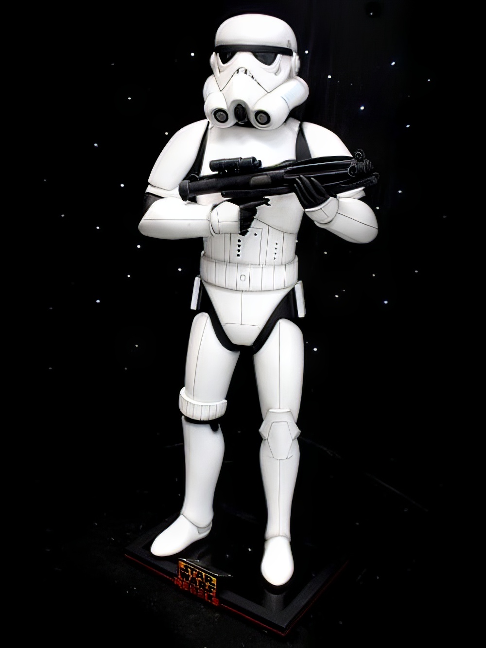 SN1417_Stormtrooper_3D_Figure_Gun_Raised_event_prop_hire_0038_DD249_copy_optimised.jpg