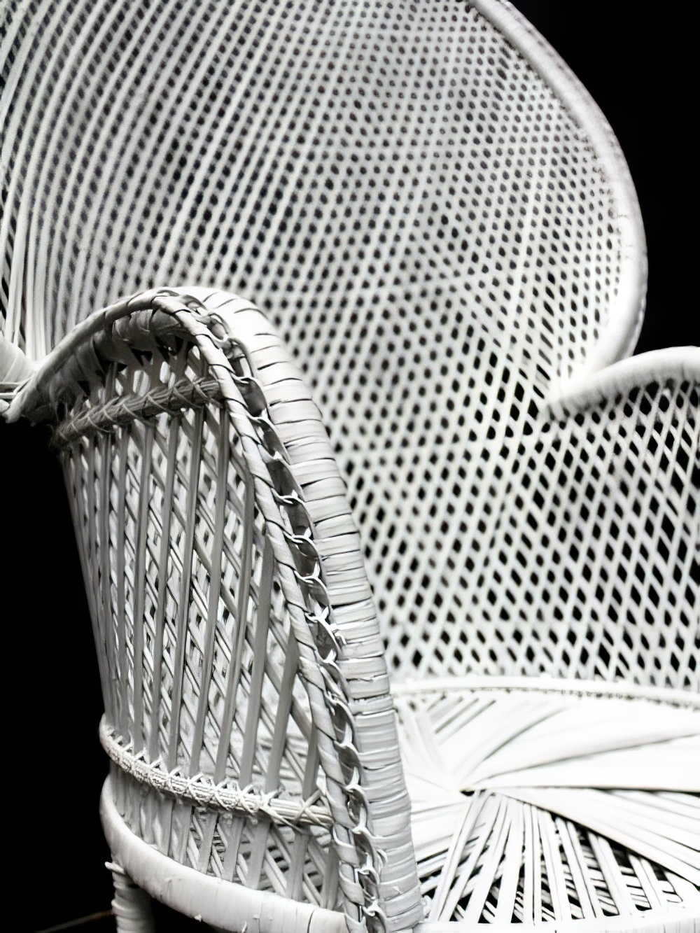 SN1435_Large_Peacock_Wicker_CHair_event_prop_hire_0005LG_0020_copy.jpg