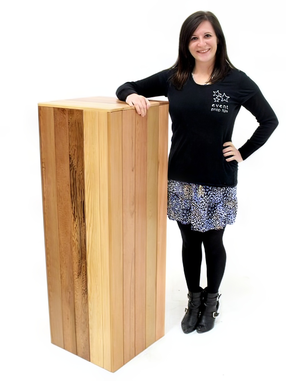 SN1510_Cedar_Wood_Pallet_Poseur_event_prop_hire_0008IMG_9147_copy_optimised.jpg