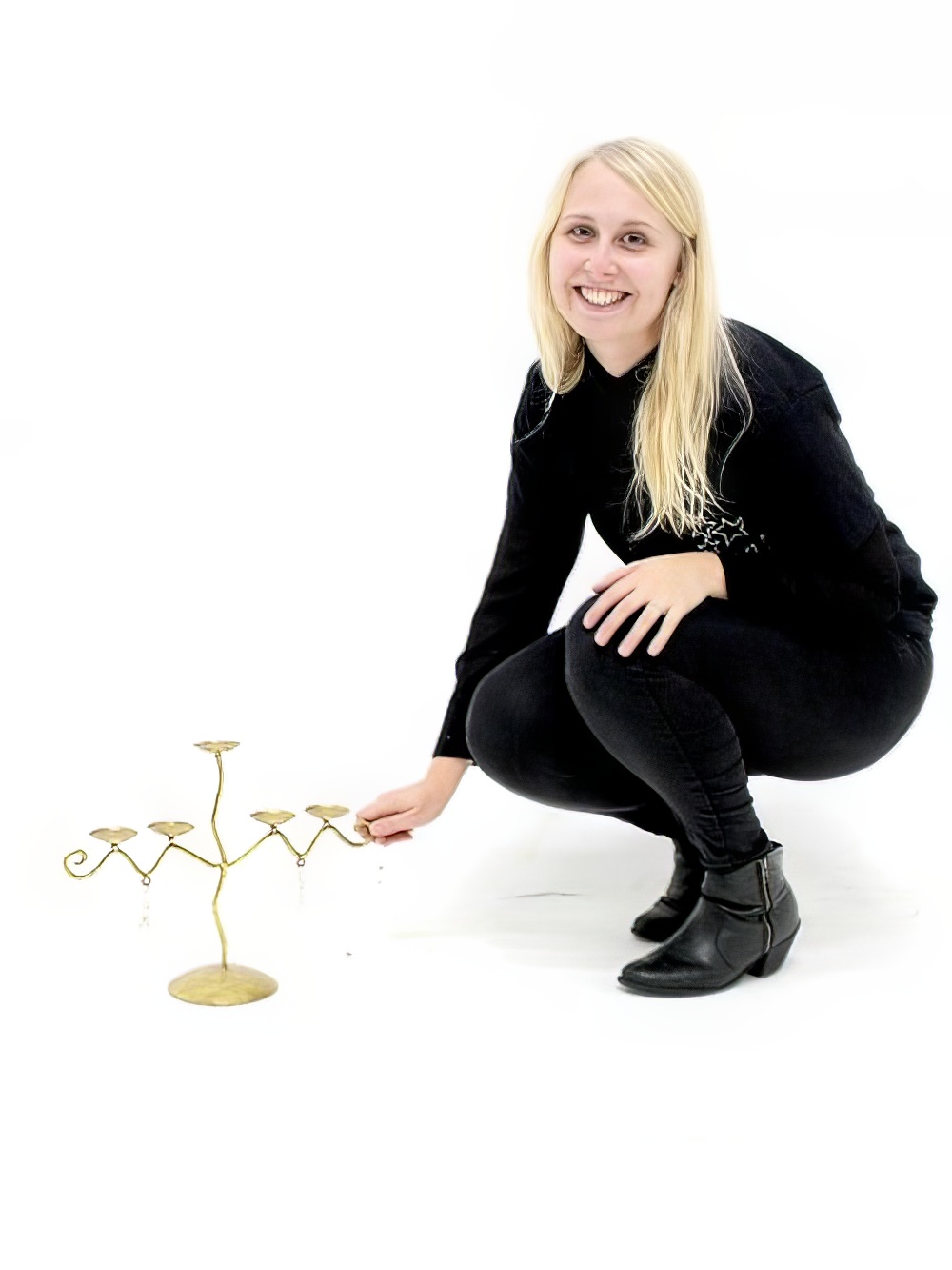 SN1585_Small_brass_candle_holder_event_prop_hire_0006_DD332_high_res_optimised.jpg