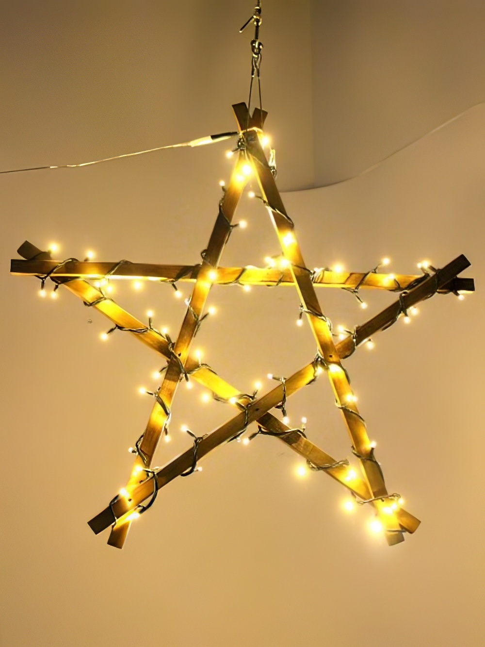 SN1749_Pre-Lit_Wooden_Star_event_prop_hire_0015IMG_0048_copy_optimised.jpg