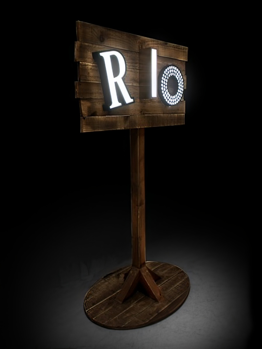 SN1893_Illuminated_RIO_Letters_event_prop_hire_0004SW_316_copy_optimised.jpg