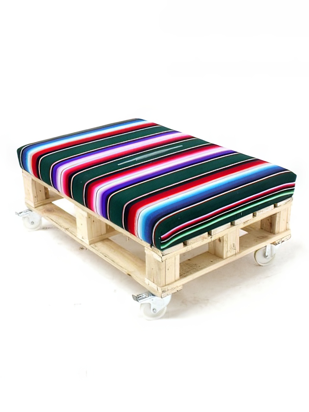 SN1947_Carnival_Pallet_Bench_event_prop_hire_0082IMG_0721_copy_optimised.jpg