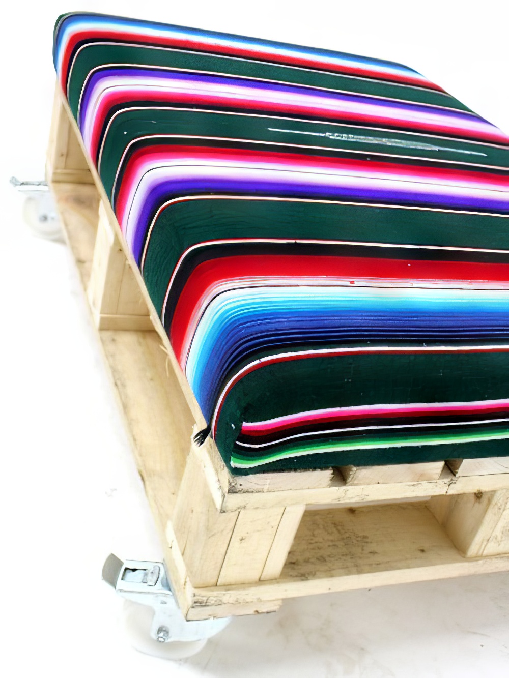 SN1947_Carnival_Pallet_Bench_event_prop_hire_0083IMG_0722_copy_optimised.jpg