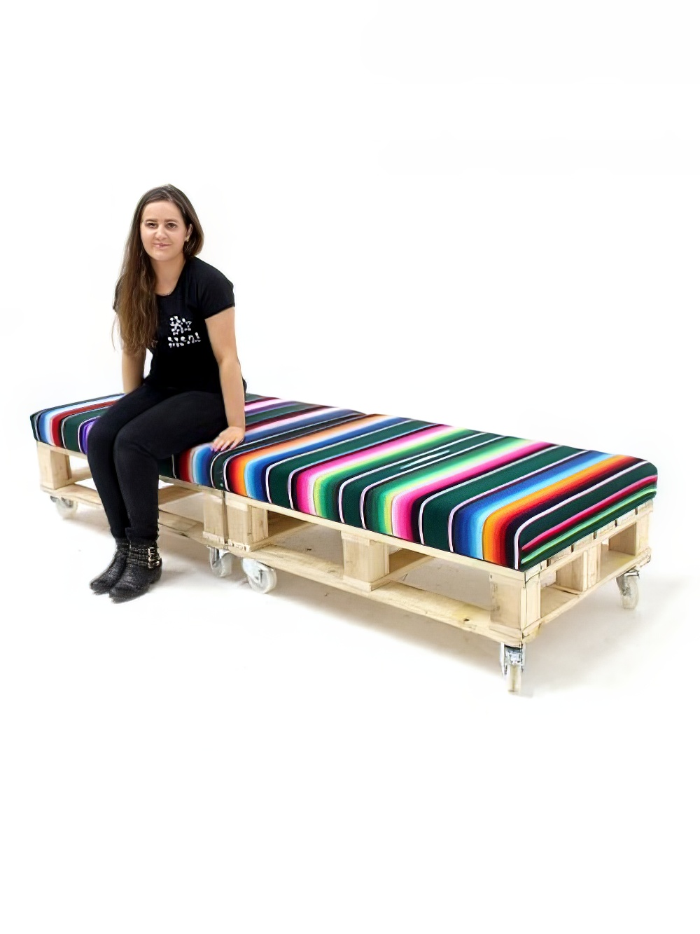 SN1947_Carnival_Pallet_Bench_event_prop_hire_0088IMG_0732_copy_optimised.jpg