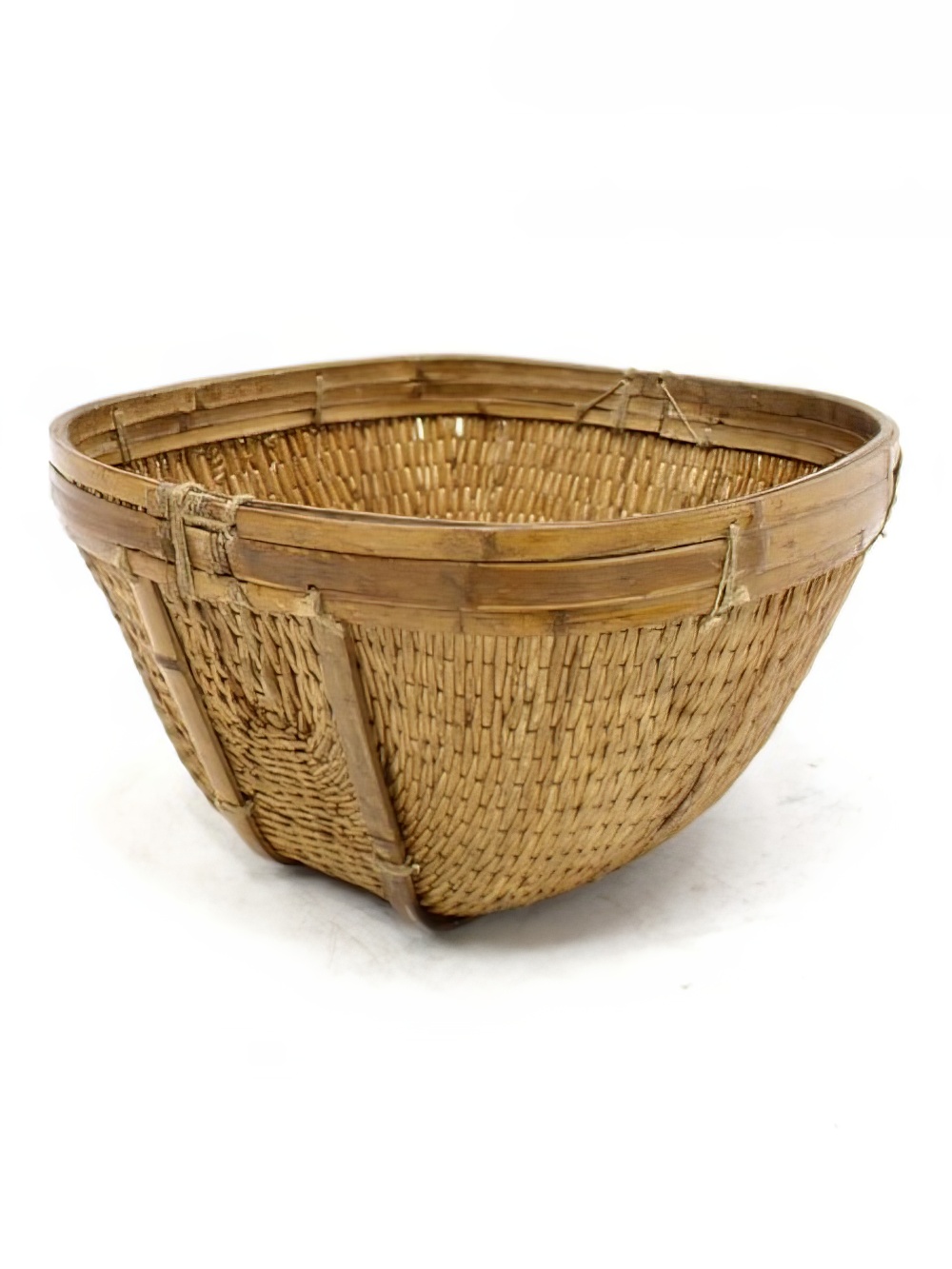 SN2085_Rustic_Oval_Wicker_Basket_event_prop_hire_0039_DD807_copy_optimised