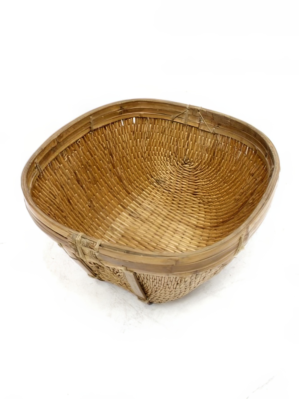 SN2085_Rustic_Oval_Wicker_Basket_event_prop_hire_0041_DD809_copy_optimised