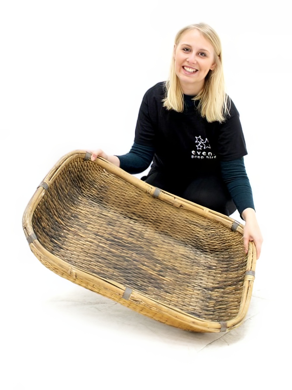 SN2160_Small_rustic_willow_basket_event_prop_hire_0027_DD869_optimised
