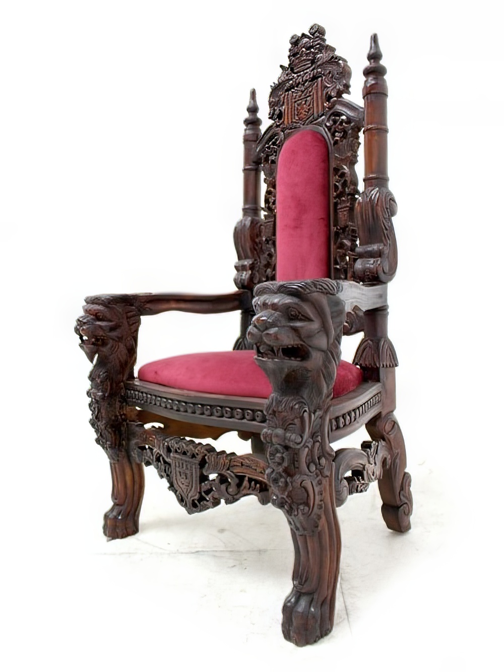 SN2593_Childrens_Dark_Wood_Throne_event_prop_hire_0020_DD132_copy_optimised