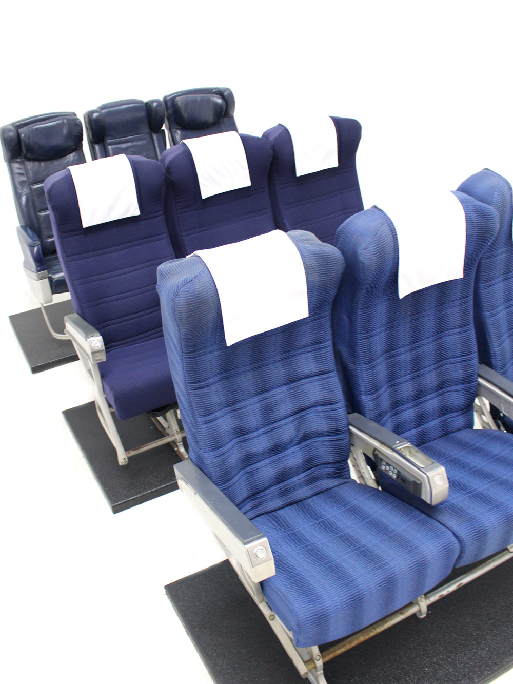 TVL35_SN1917_SN2435_Airplane_Seats_Group_event_prop_hire_0021IMG_3715_copy