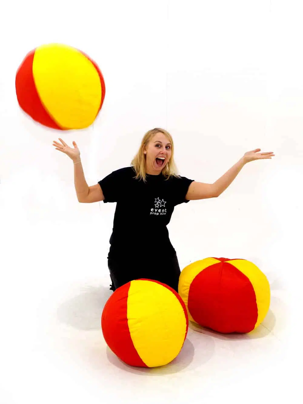 FUR387 Giant Juggling Ball Set of 3 _event_prop_hire_091