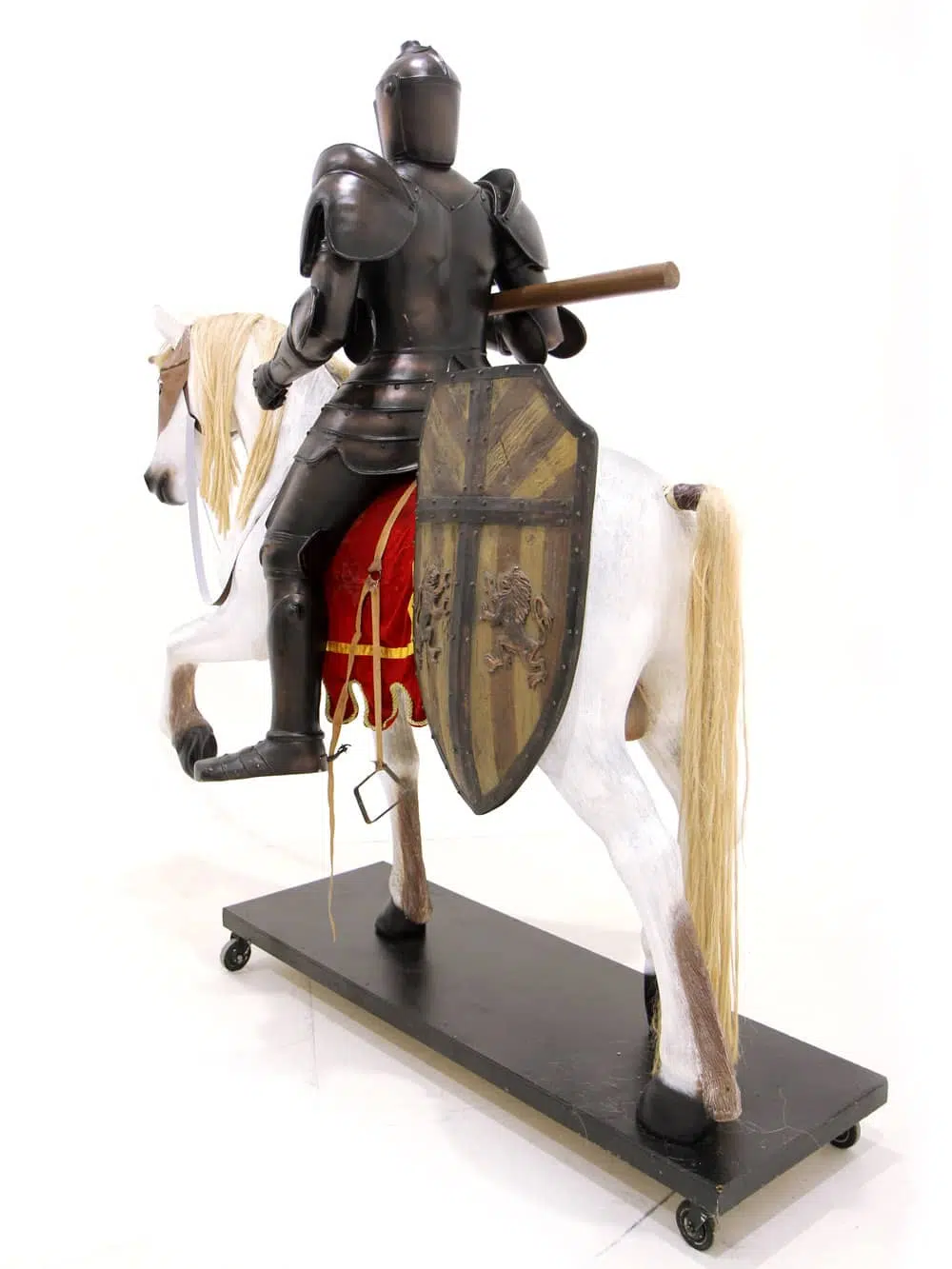 MDL02_Life-size Knight on Horseback_073