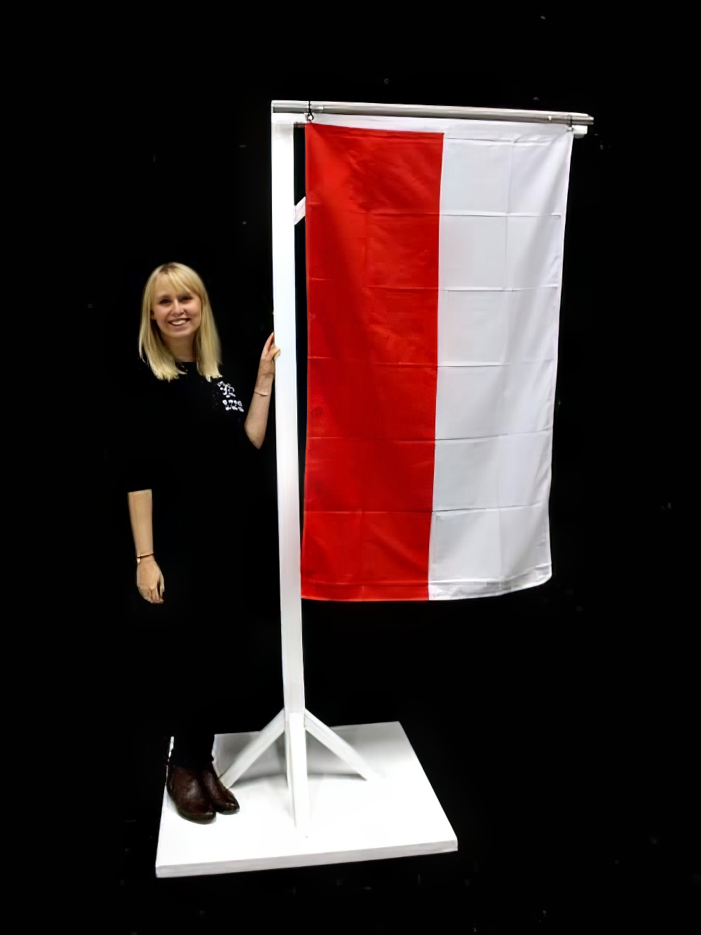 SN2855_White_24m_Freestanding_Flag_Stand_event_prop_hire_0018LG_148_copy