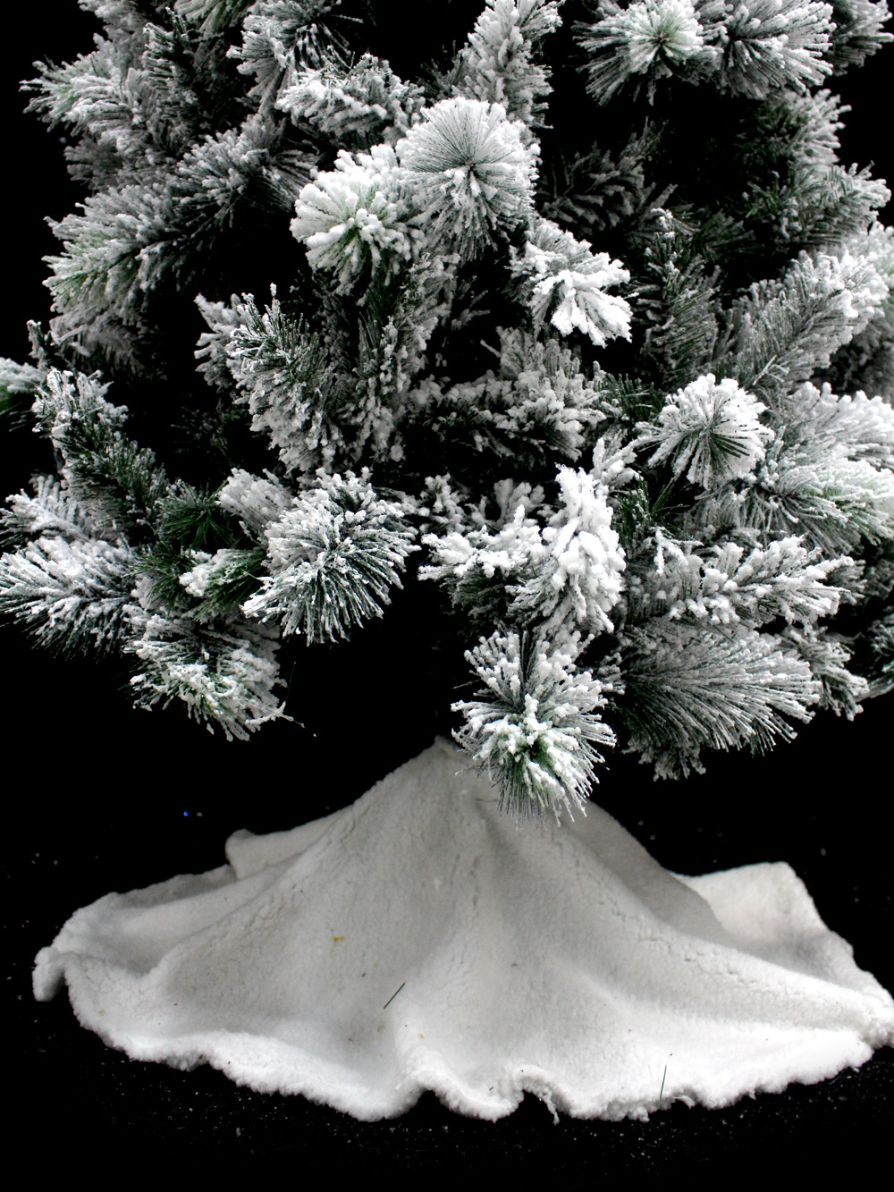 SN3040_Snow_Fabric_Tree_Skirt_event_prop_hire_0047IMG_8139_copy