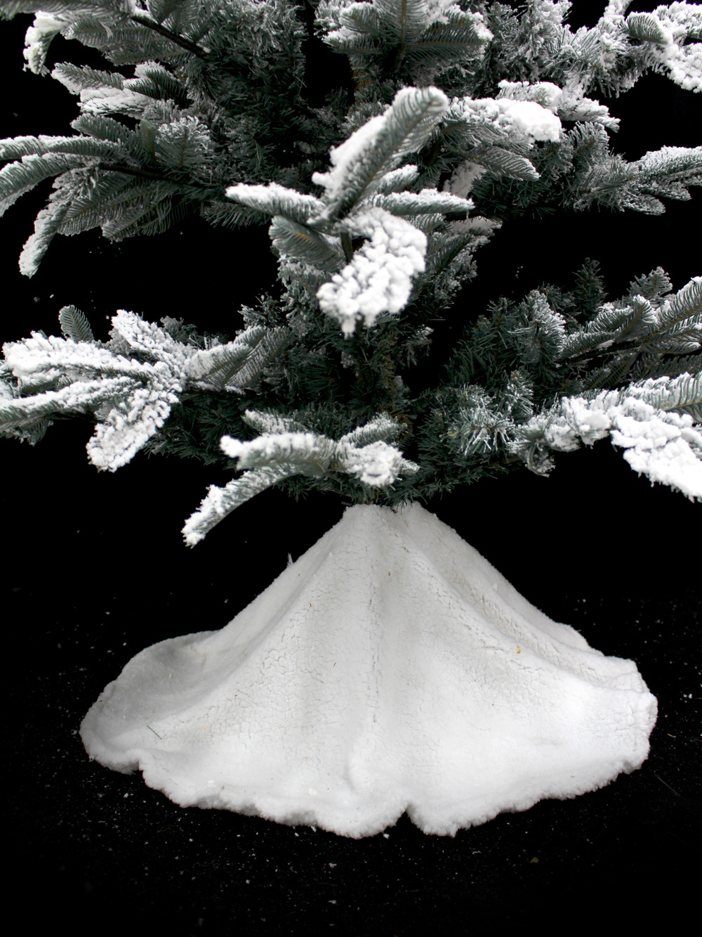 SN3040_Snow_Fabric_Tree_Skirt_event_prop_hire_0054IMG_7860_copy