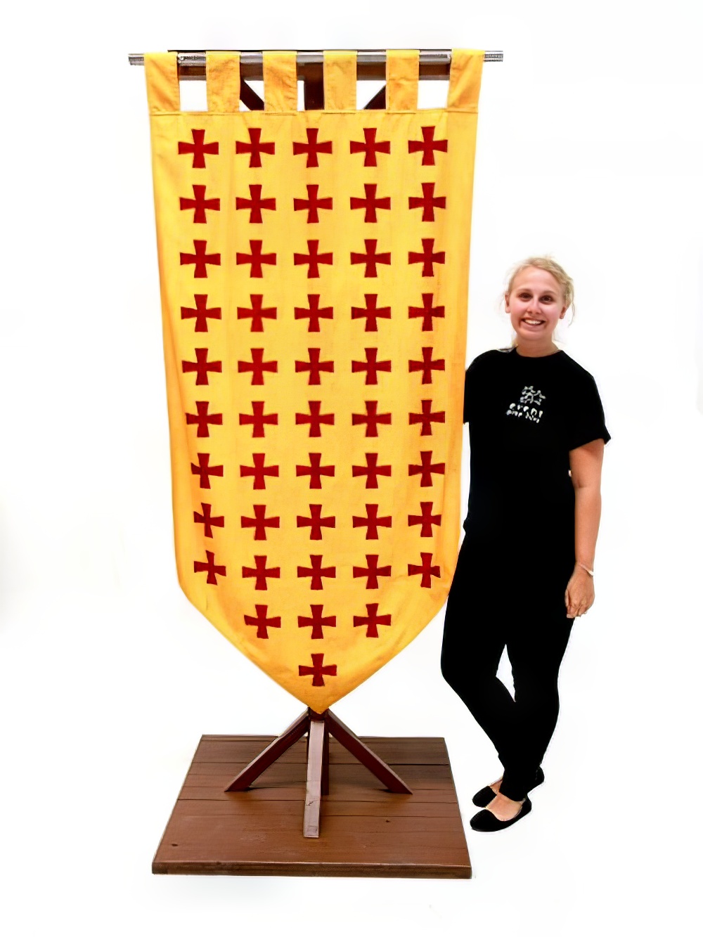SN3398_Freestanding_Medieval_Banner_2_24mevent_prop_hire_LG_1344_copy