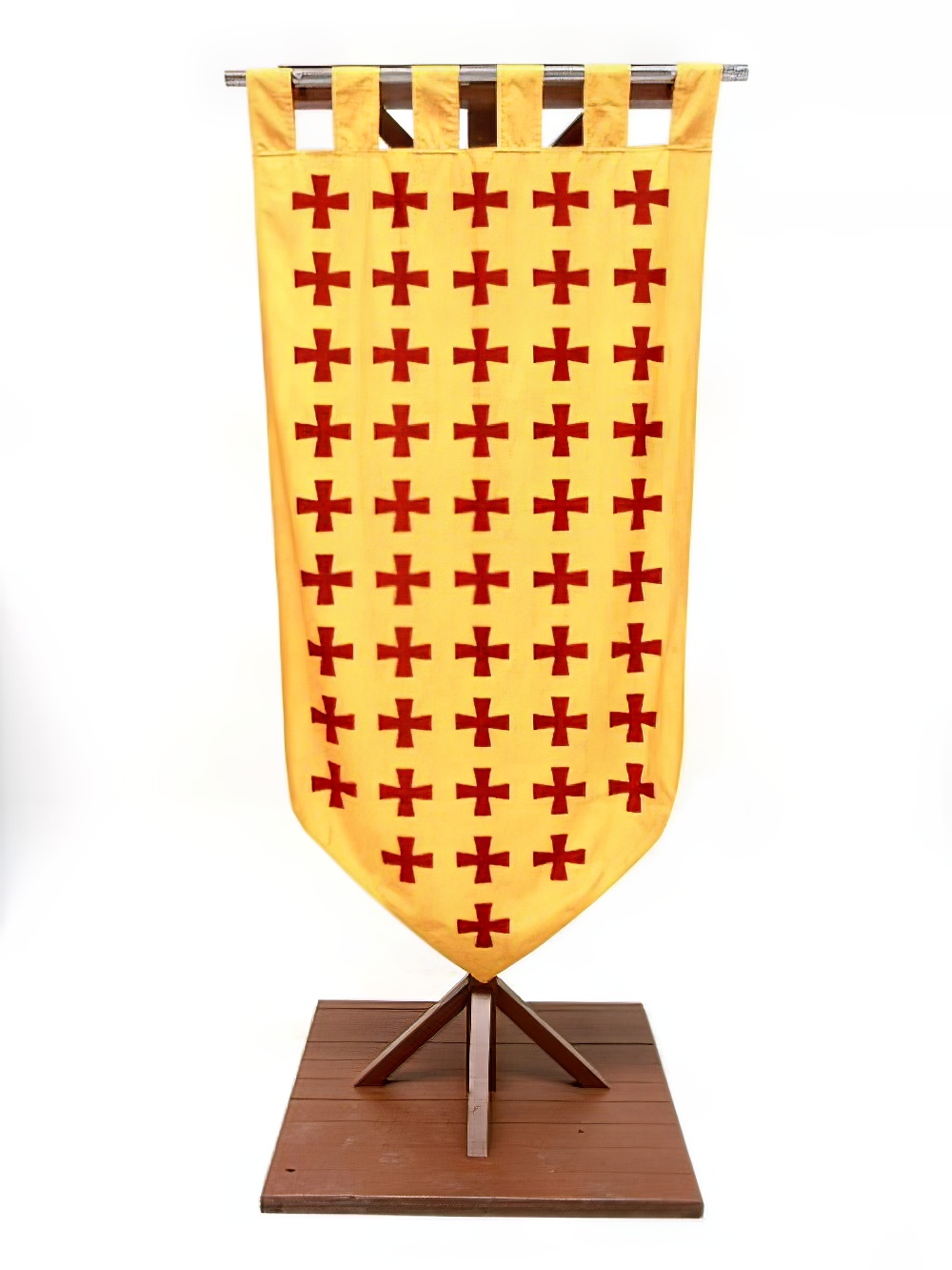 SN3398_Freestanding_Medieval_Banner_2_24mevent_prop_hire_LG_1354_copy