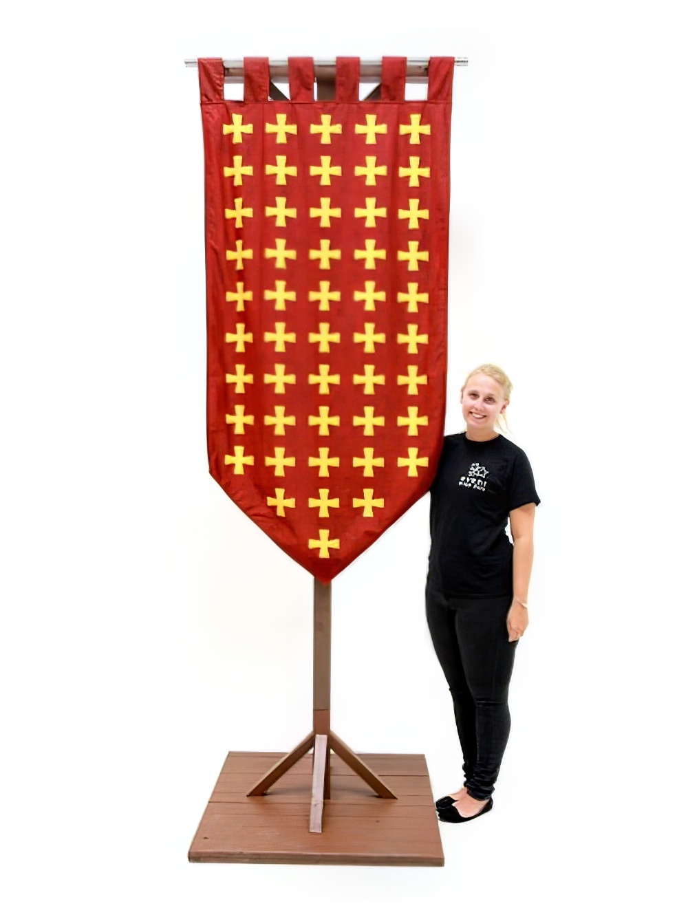 SN3403_Freestanding_Medieval_Banner_5_3mevent_prop_hire_LG_1365_copy