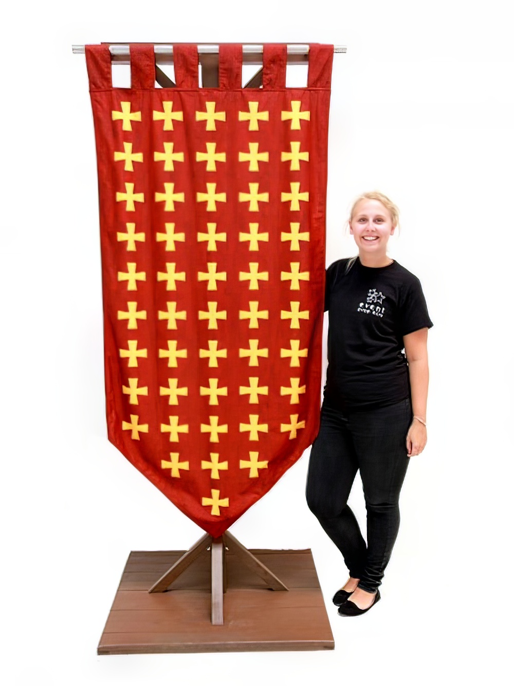 SN3405_Freestanding_Medieval_Banner_5_24mevent_prop_hire_LG_1355_copy