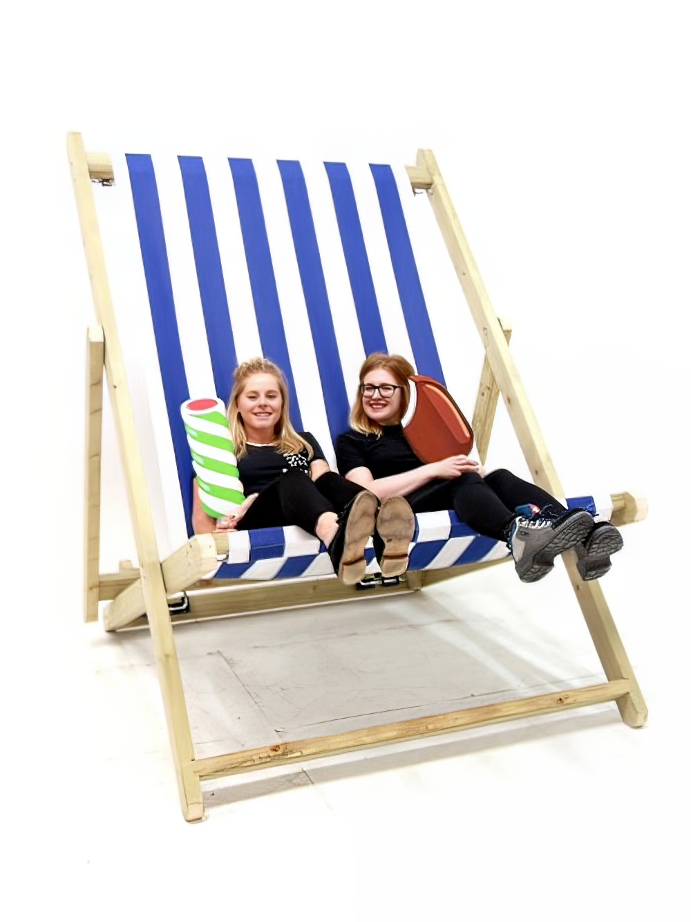 SN3651_Giant_Deck_Chair_-_Blue_Stripeevent_prop_hire_LG_1253_copy