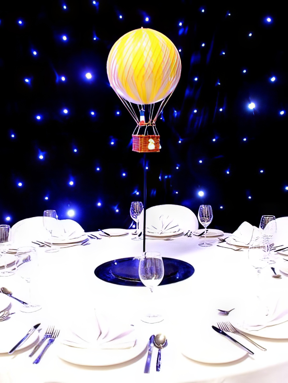 TBL104_Vintage_Hot_Air_Balloon_Table_Centreevent_prop_hire_118_Optimised