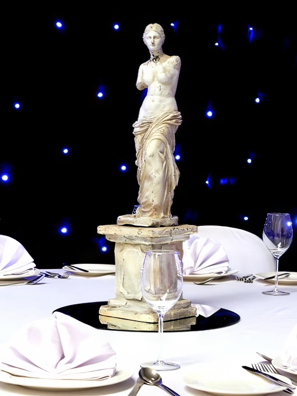 TBL23_Venus_De_Milo_Classical_Table_Centreevent_prop_hire_187_Optimised